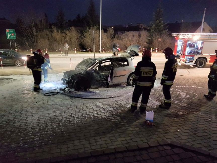 W Krośnie spłonął samochód osobowy