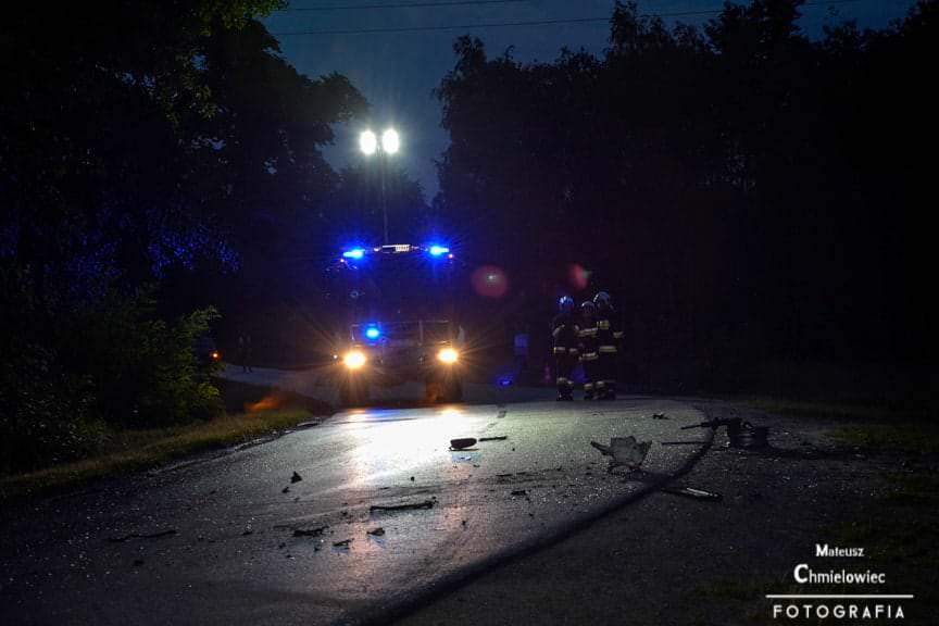 Wypadek dwóch samochodów, trzy osoby ranne Stale