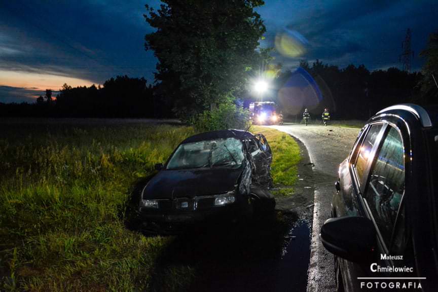 Wypadek dwóch samochodów, trzy osoby ranne Stale