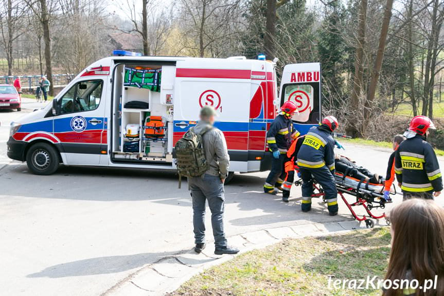 Wypadek w Głowience. Samochód uderzył w ścianę domu