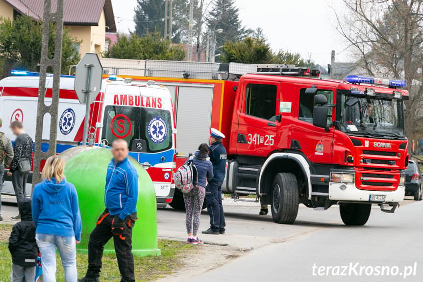 Wypadek w Głowience. Samochód uderzył w ścianę domu