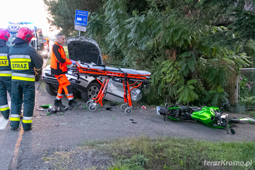 Wypadek w Iskrzyni. Zderzenie auta z motocyklem