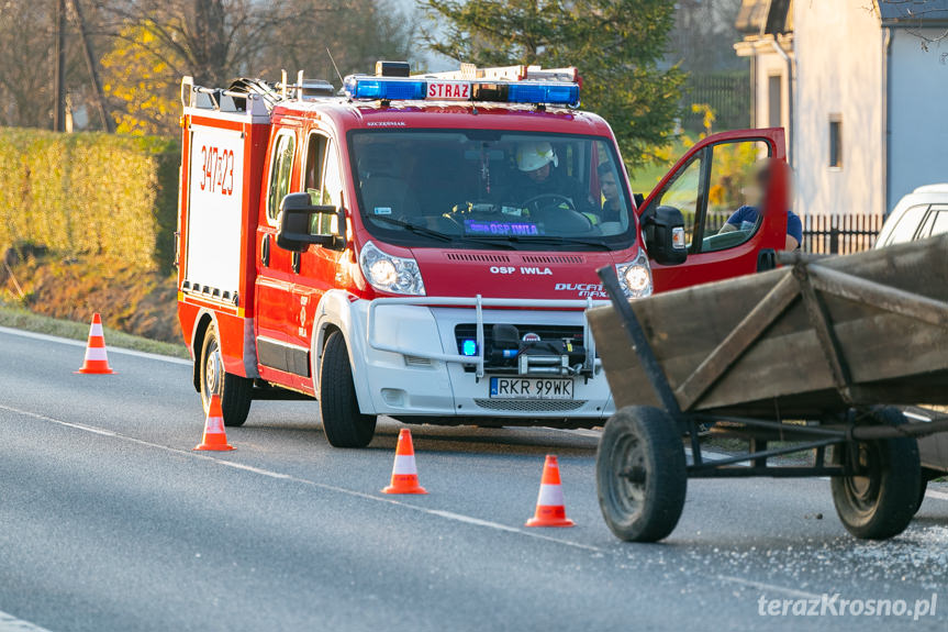 Wypadek w Iwli. Zderzenie samochodu osobowego z ciągnikiem rolniczym