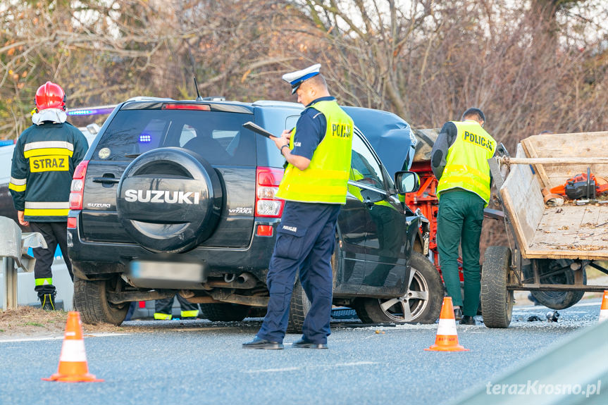 Wypadek w Iwli. Zderzenie samochodu osobowego z ciągnikiem rolniczym