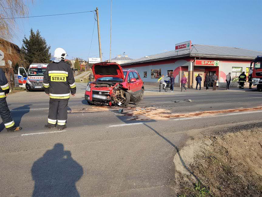 Wypadek w Iwoniczu. Zderzenie dwóch samochodów osobowych