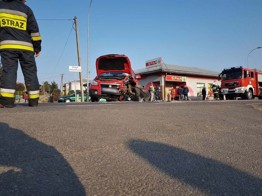 Wypadek w Iwoniczu. Zderzenie dwóch samochodów osobowych