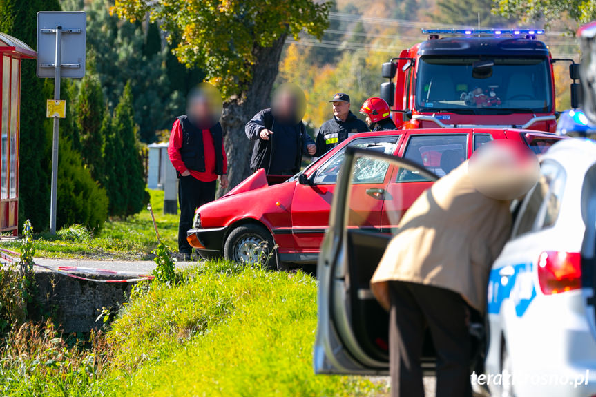 Wypadek w Kątach. Zderzenie motocykla z samochodem osobowym