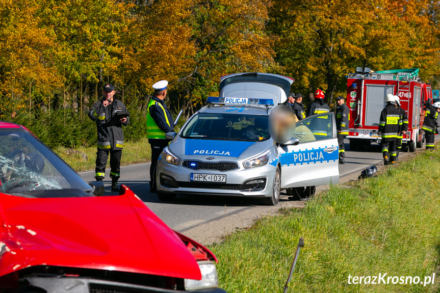 Wypadek w Kątach. Zderzenie motocykla z samochodem osobowym