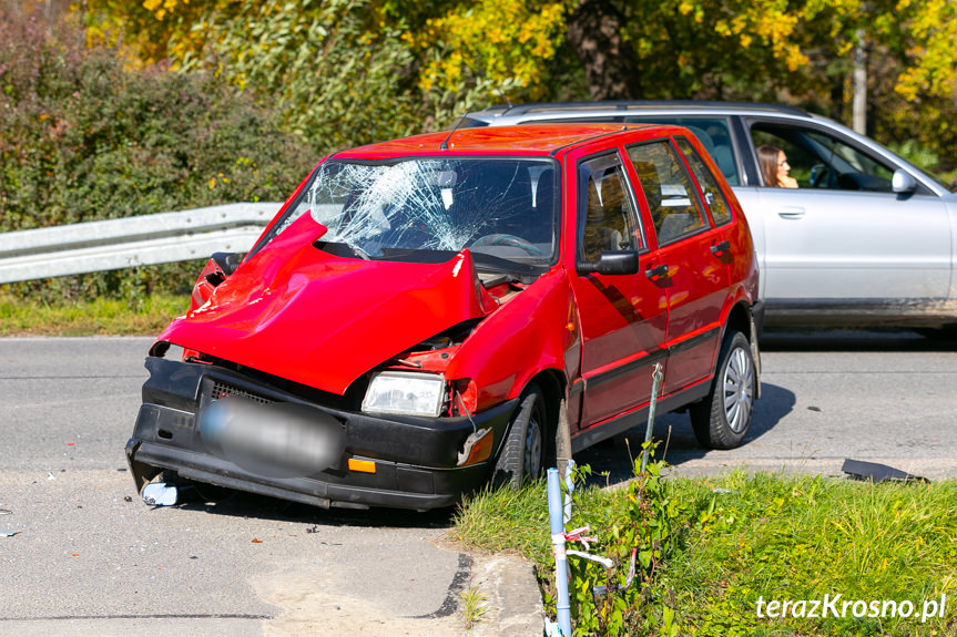 Wypadek w Kątach. Zderzenie motocykla z samochodem osobowym