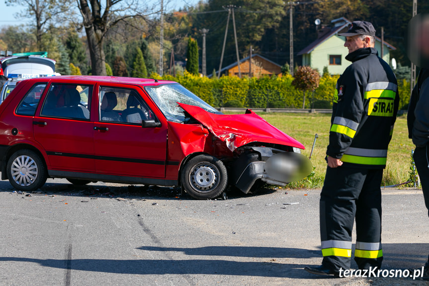 Wypadek w Kątach. Zderzenie motocykla z samochodem osobowym