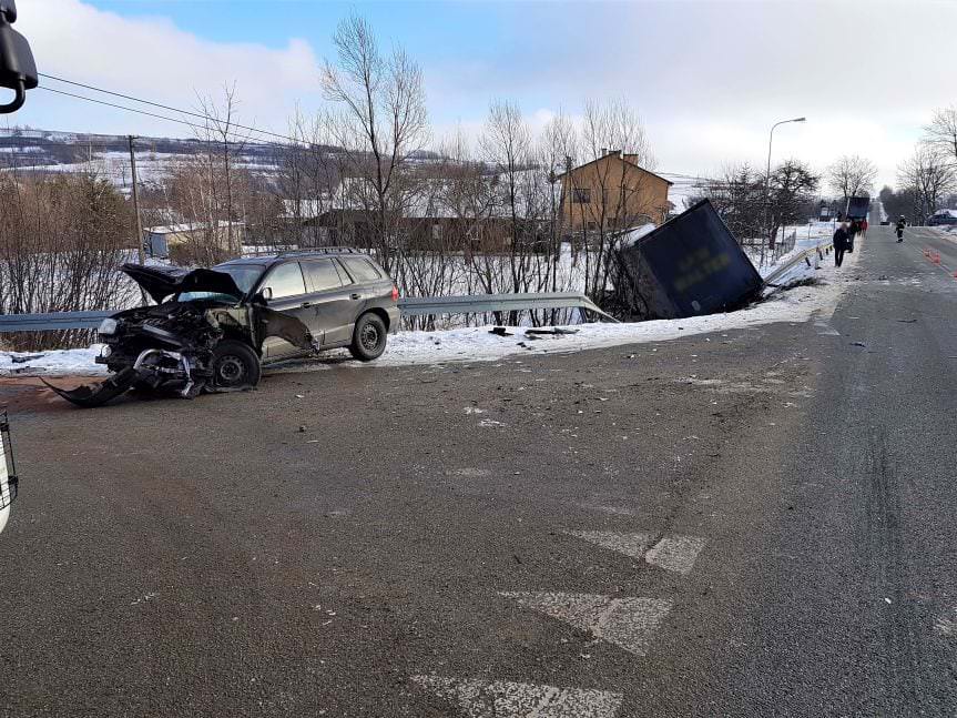 Wypadek w Łysej Górze. Zderzenie trzech pojazdów