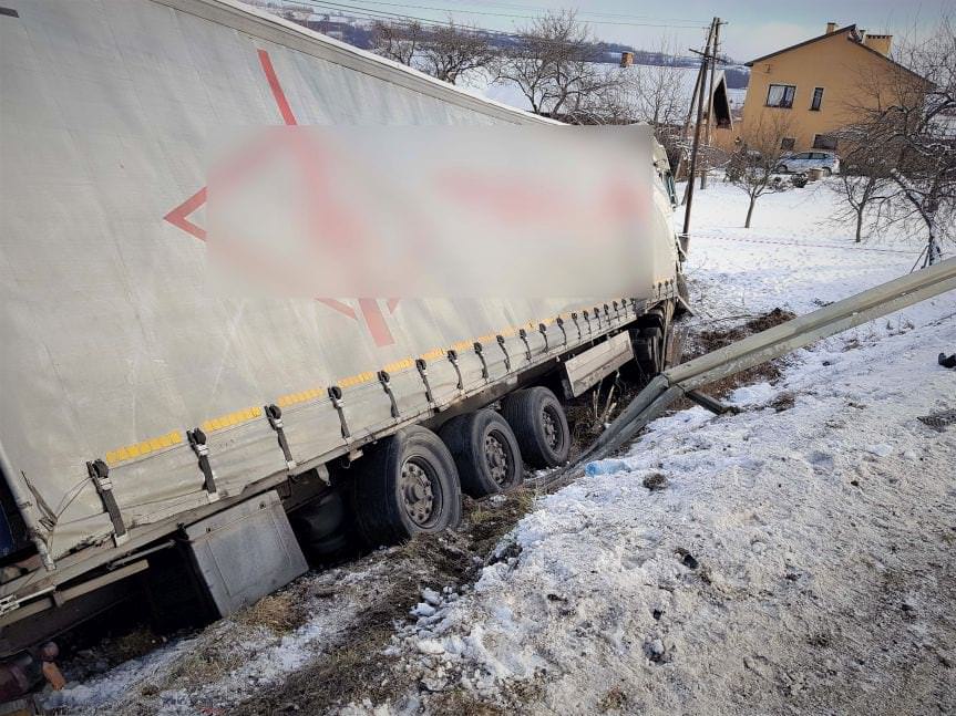 Wypadek w Łysej Górze. Zderzenie trzech pojazdów