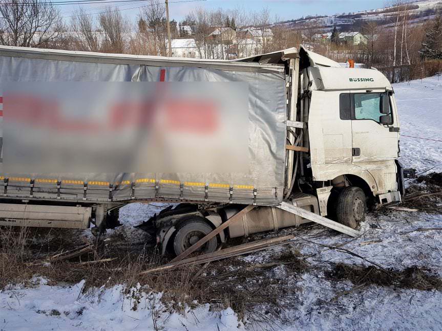 Wypadek w Łysej Górze. Zderzenie trzech pojazdów