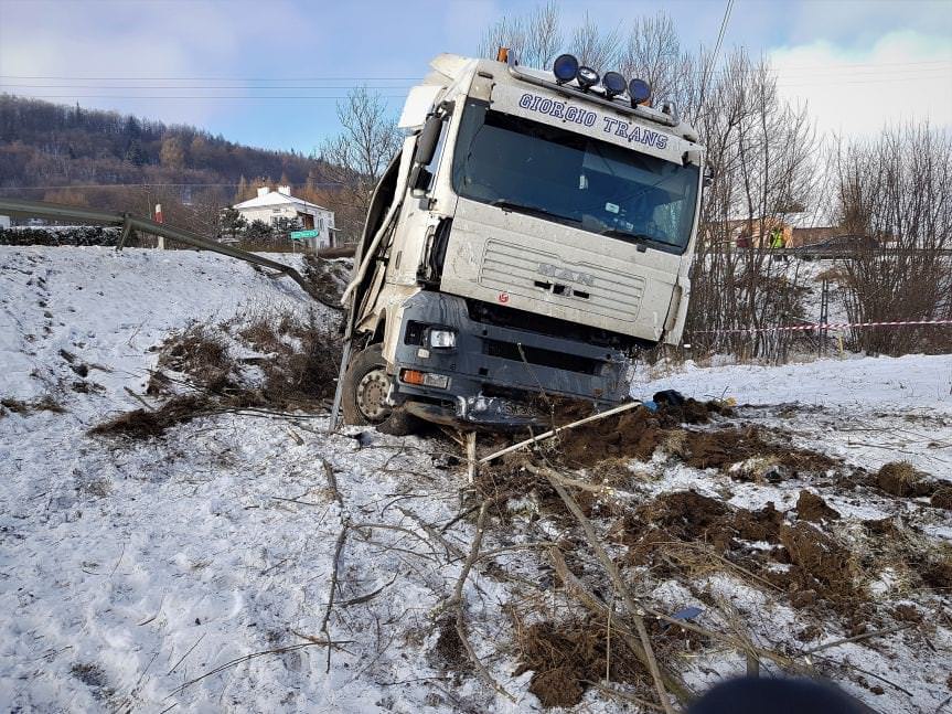 Wypadek w Łysej Górze. Zderzenie trzech pojazdów