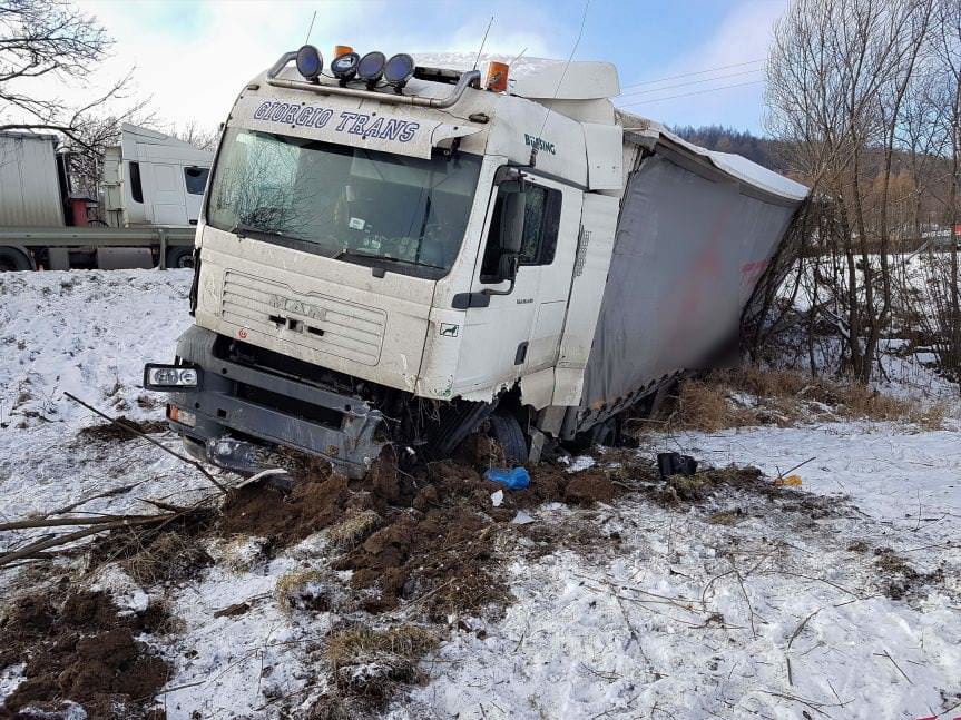 Wypadek w Łysej Górze. Zderzenie trzech pojazdów