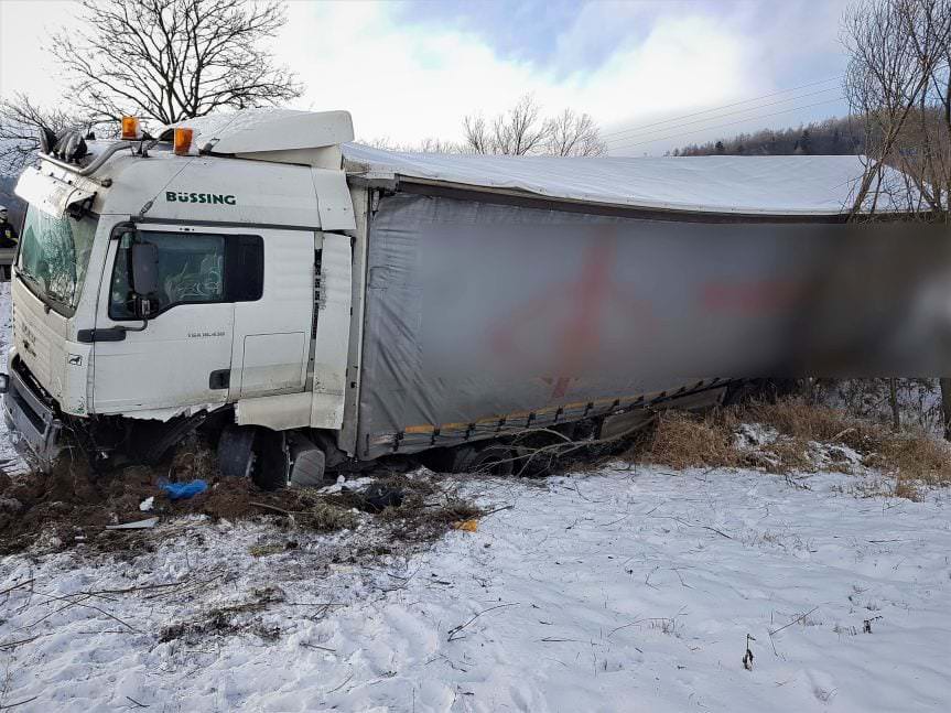 Wypadek w Łysej Górze. Zderzenie trzech pojazdów