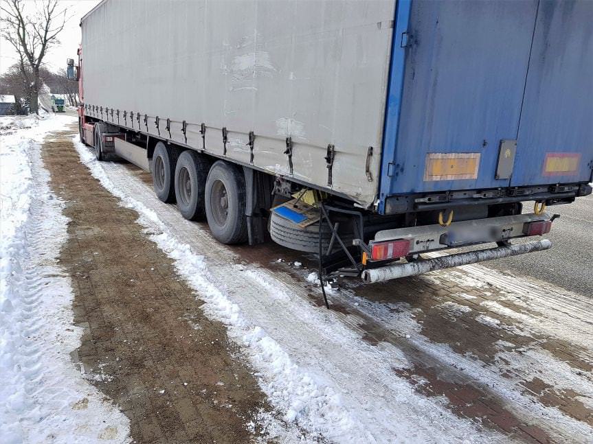 Wypadek w Łysej Górze. Zderzenie trzech pojazdów