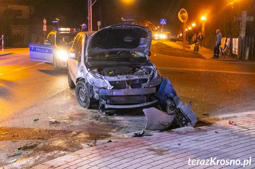 Wypadek w Pustynach. Zderzenie suzuki z mitsubishi