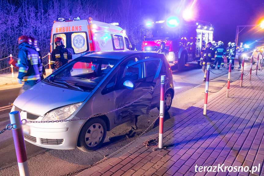 Wypadek w Pustynach. Zderzenie suzuki z mitsubishi