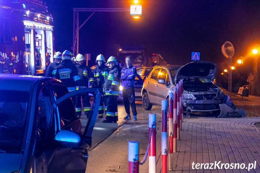 Wypadek w Pustynach. Zderzenie suzuki z mitsubishi