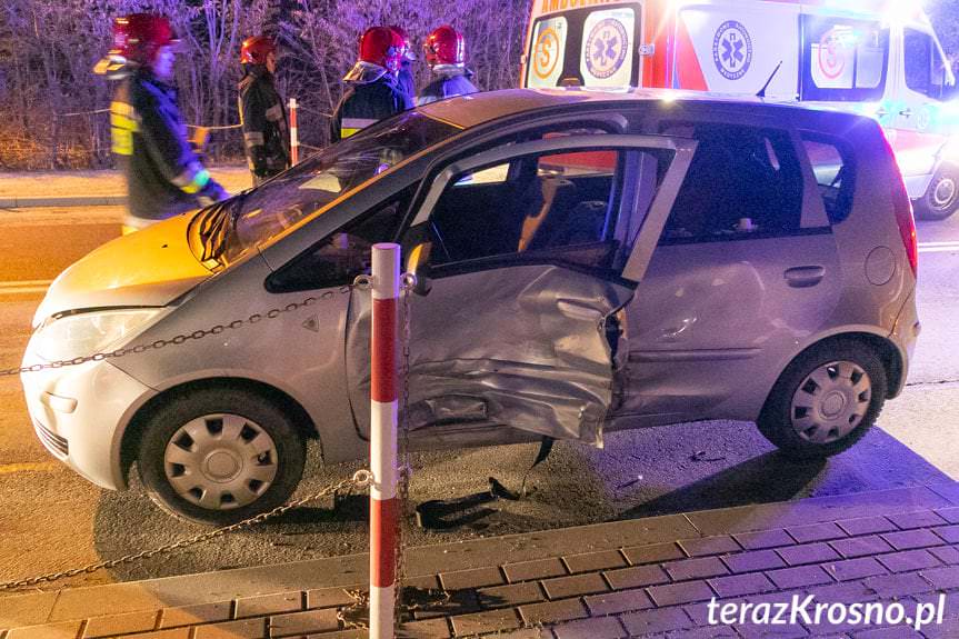 Wypadek w Pustynach. Zderzenie suzuki z mitsubishi