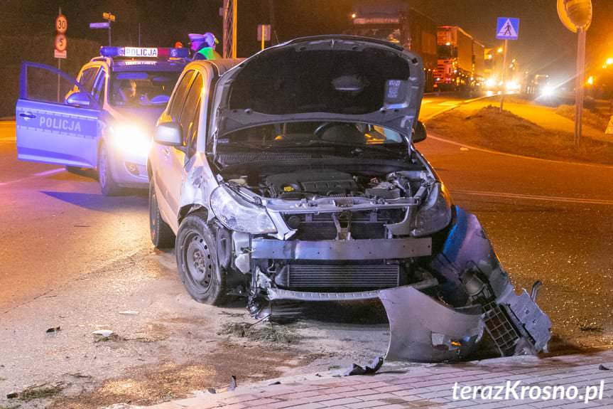 Wypadek w Pustynach. Zderzenie suzuki z mitsubishi