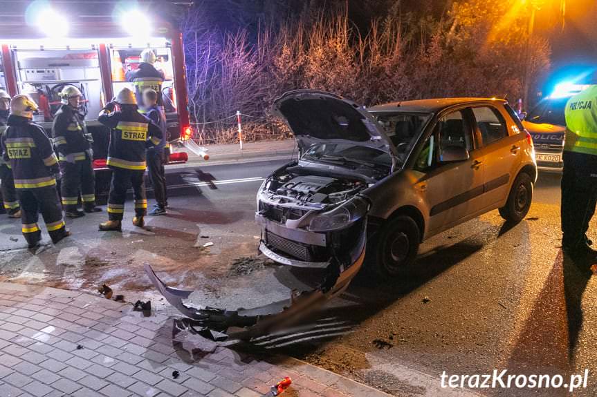 Wypadek w Pustynach. Zderzenie suzuki z mitsubishi