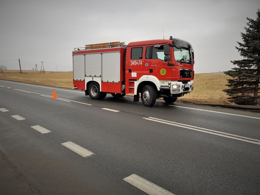 Zderzenie ciężarówki z samochodem osobowym w Rogach