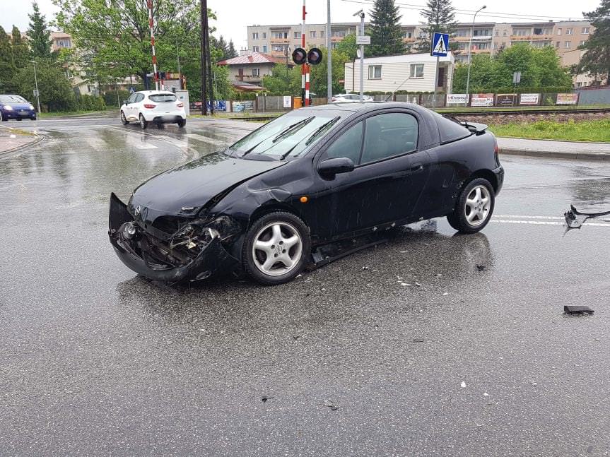 Zderzenie Forda i Opla na Bieszczadzkiej w Krośnie