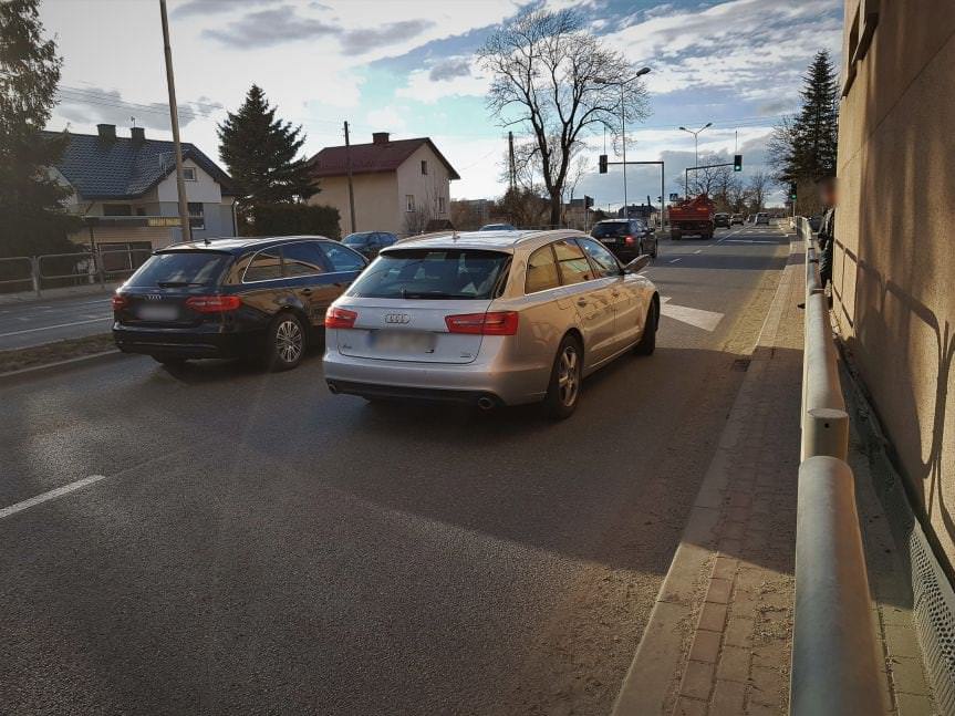 Zderzenie motocyklisty z samochodem osobowym