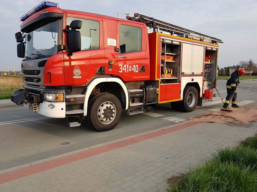 Zderzenie volkswagena i renault na ulicy Lotników w Krośnie