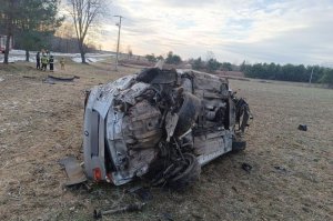 18-latek dachował bmw, bo nie dostosował prędkości