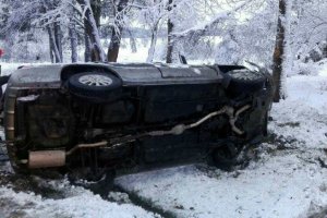 33-letni kierujący wjechał do rowu
