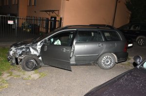 41-latek doprowadził do zdarzenia i uciekł z miejsca