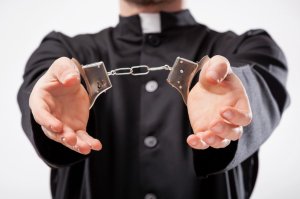 5 lat więzienia i dożywotni zakaz pracy z dziećmi dla wikariusza