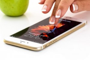 59-latka ukradła telefon i ukryła go w bieliźnie