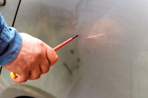 70-latek odpowie za uszkodzenie pojazdu