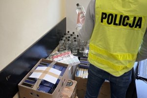 73-latka sprzedawała papierosy i alkohol bez polskich znaków akcyzy