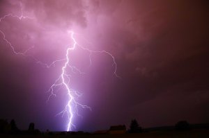 Burze z gradem. Wydano ostrzeżenie