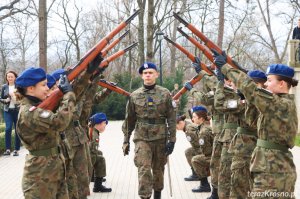 Dzień otwarty LO w Jedliczu: odbicie zakładników, pokaz musztry paradnej