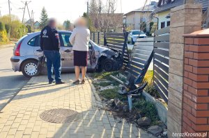 Głowienka. Straciła panowanie nad citroënem, uszkodziła ogrodzenia