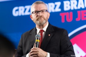 Grzegorz Braun w Krośnie. "Nie będzie centrów integracji - tylko deportacji i repatriacji"