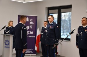 Inspektor Bogusław Kania pożegnał się ze sztandarem Komendy Miejskiej Policji w Rzeszowie. Jego obowiązki przejął młodszy inspektor Marek Pietrykowski