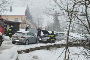 Izdebki. Czołowe zderzenie dwóch samochodów