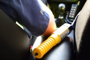 Kierowali pod wpływem alkoholu - kobieta miała dwa sądowe zakazy, a mężczyzna nie posiadał uprawnień