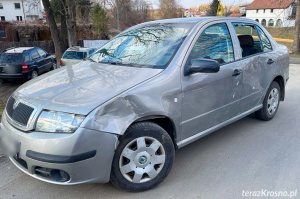 Kolizja na skrzyżowaniu o ruchu okrężnym w Krośnie