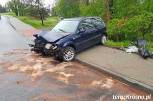 Krosno. Kierujący volkswagenem  wjechał w latarnię