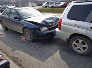 Krosno. Najechanie na tył pojazdu na ulicy Bieszczadzkiej