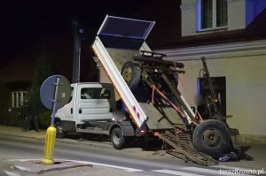 Krosno. Przyczepa spadła z samochodu