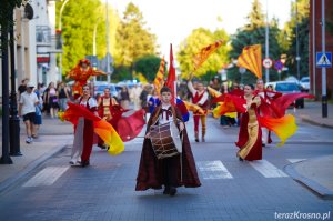 Krosno wita króla - barwny orszak i rycerskie pokazy na starówce [ZDJĘCIA]